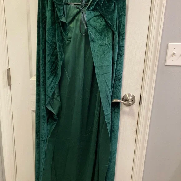 Emerald Green Velvet Hooded Cape Medieval costume - Picture 3 of 3